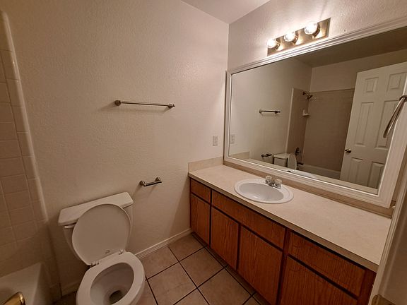 4th image of 4102 Pilgram Dr APT D