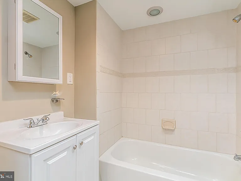 130 W Randall St — Photo 20