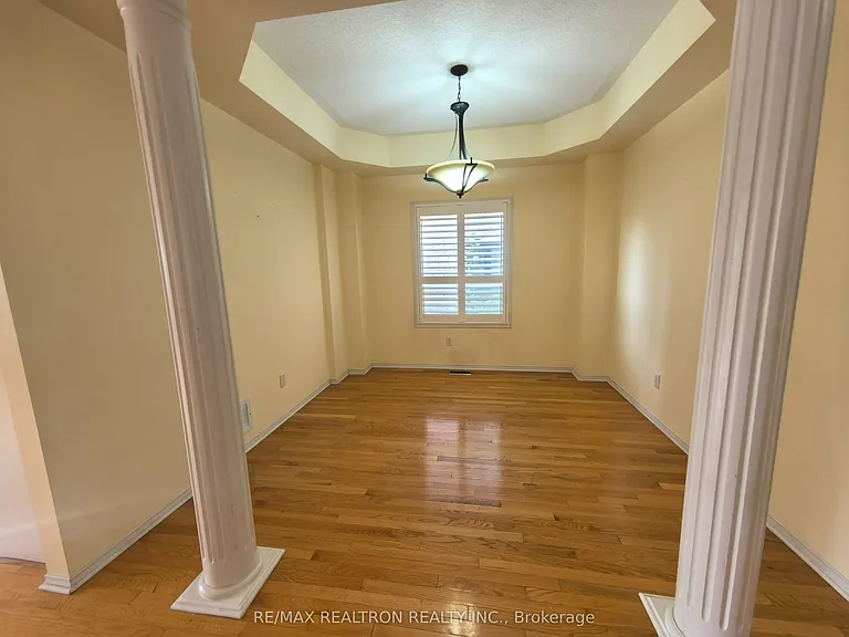 18 Nantucket Dr #MAIN 2ND FLOOR — Photo 9