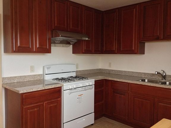 3rd image of 897 Lausanne Ave