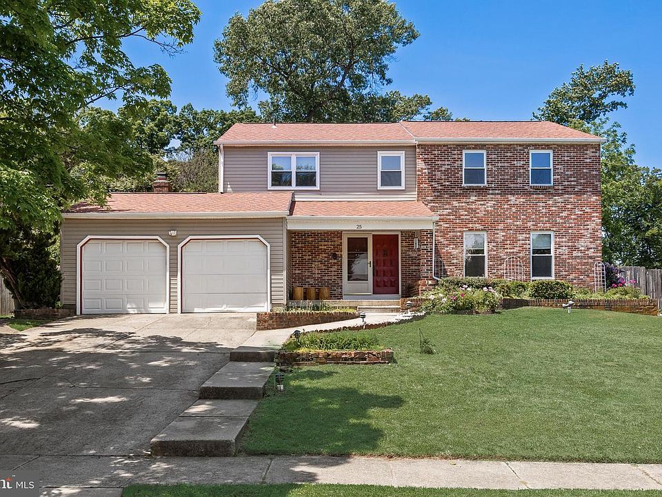 1st image of 25 Woodbury Dr