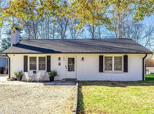 808 Pine Ridge Dr, Greensboro, NC 27406