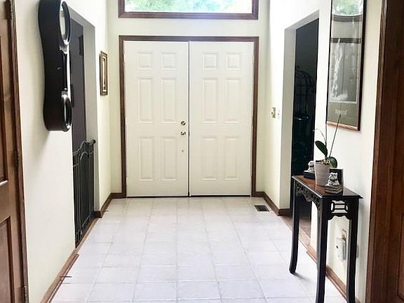 3rd image of 91 Jenawood Ln