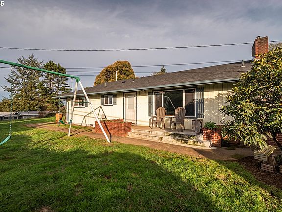 3rd image of 93581 Bay Park Ln