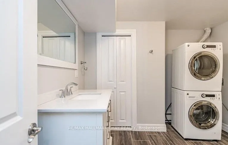 33 A Grove St E #LOWER — Photo 13