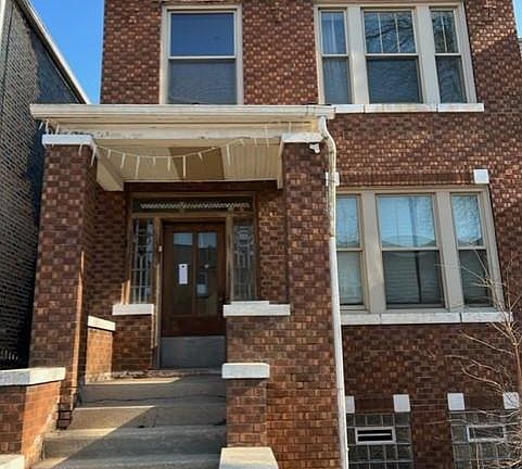 2nd image of 3933 S Talman Ave Unit 1