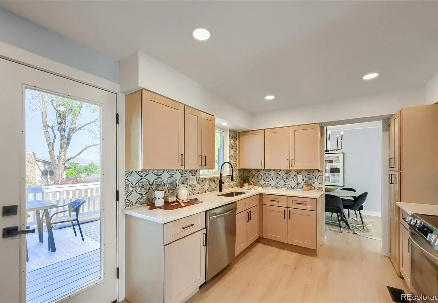 3 bed, 2212 sqft, $2,945 — Photo 4