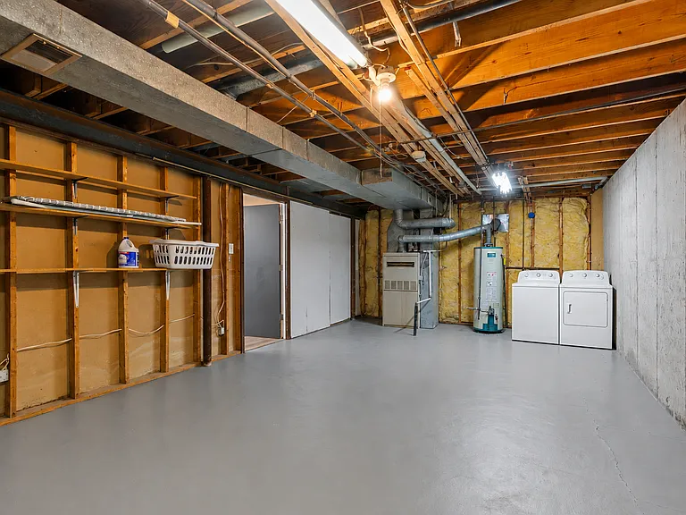 2751 Tiara Dr — Photo 35