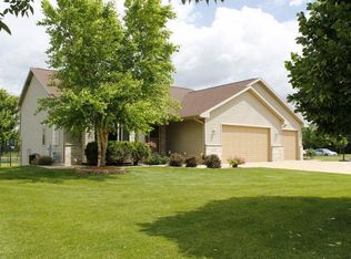 800 Mack Ln, Deforest, WI 53532