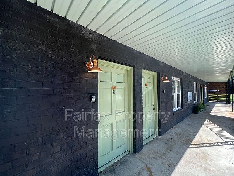 1st image of 1011 Burke St APT 4