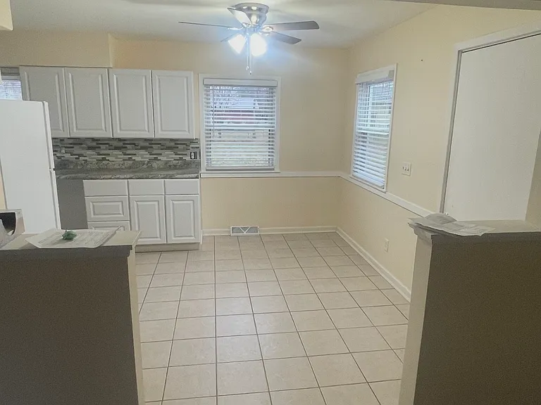 635 Sunset Ln — Photo 4