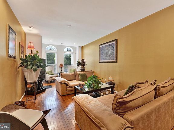 4th image of 2072 Linden Ave