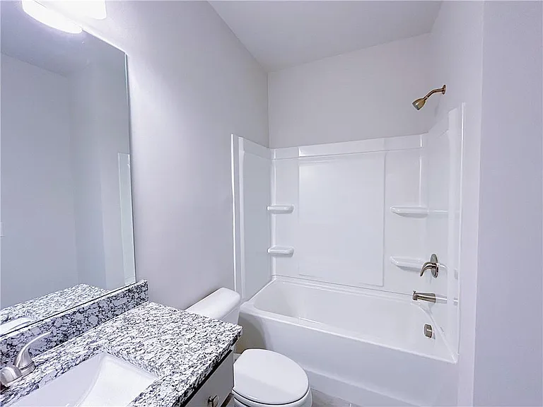 2586 Mills Commons Dr — Photo 15