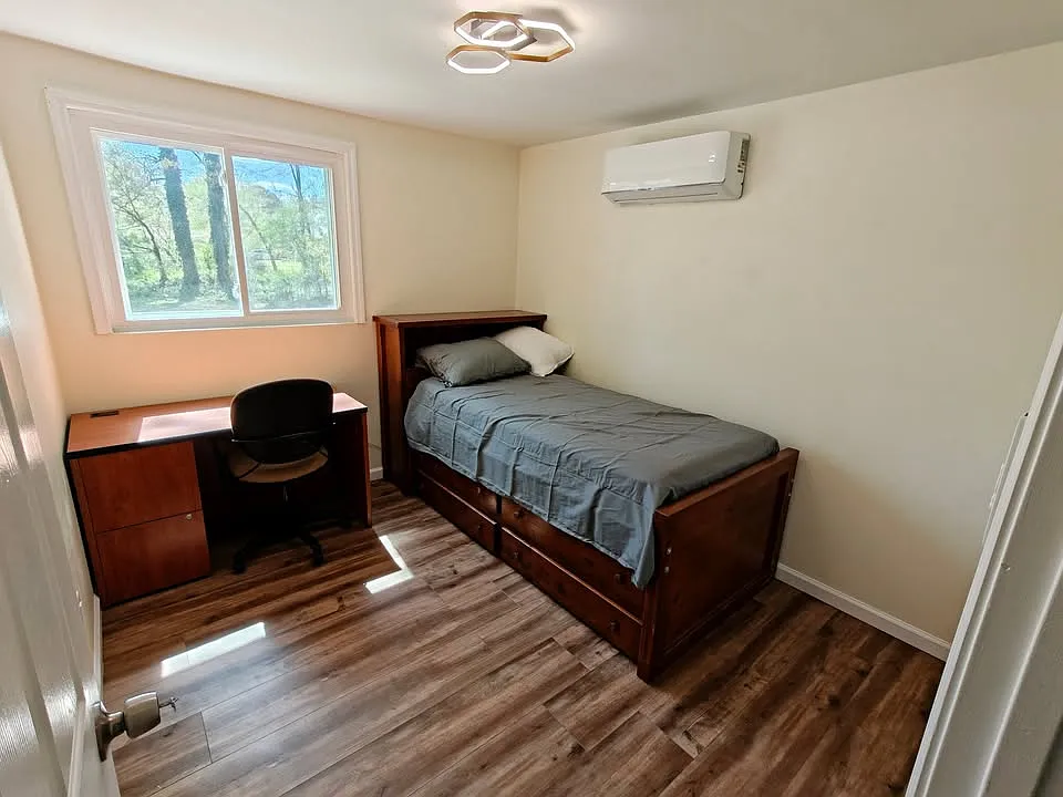 1 bed, 1552 sqft, $700 — Photo 1