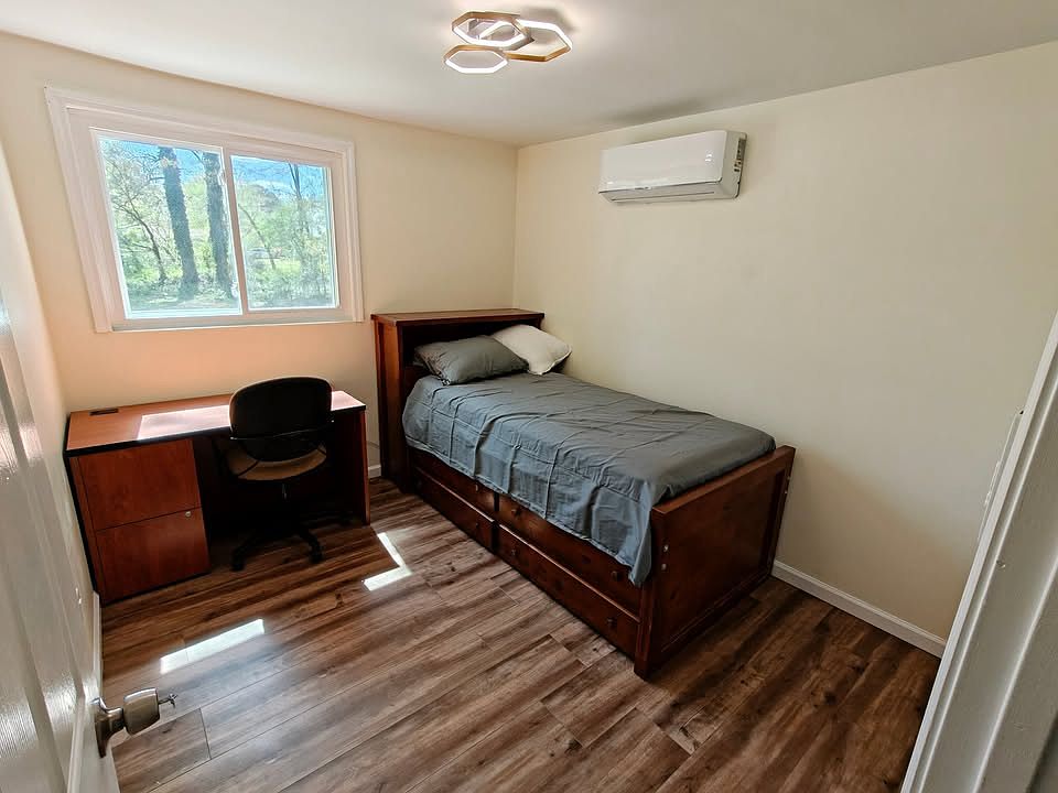 1st image of 7217 Berkshire Downs Dr Room 2