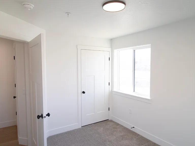 950 Valentine Ln #7 — Photo 6