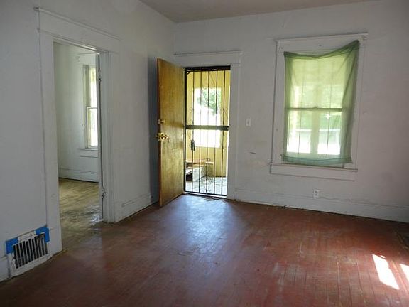 3rd image of 426 Greeley Ave
