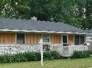 2625 20th St, Zion, IL 60099