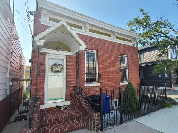 6511 Bergenwood Avenue image 1 of 22