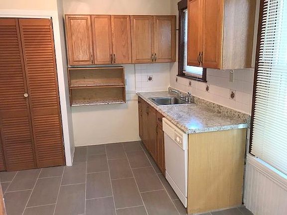 3rd image of 110 Sharon St #32