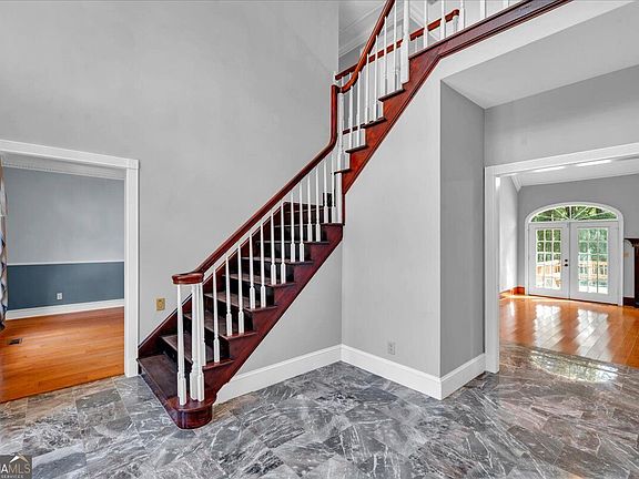 4th image of 98 Beverly Dr