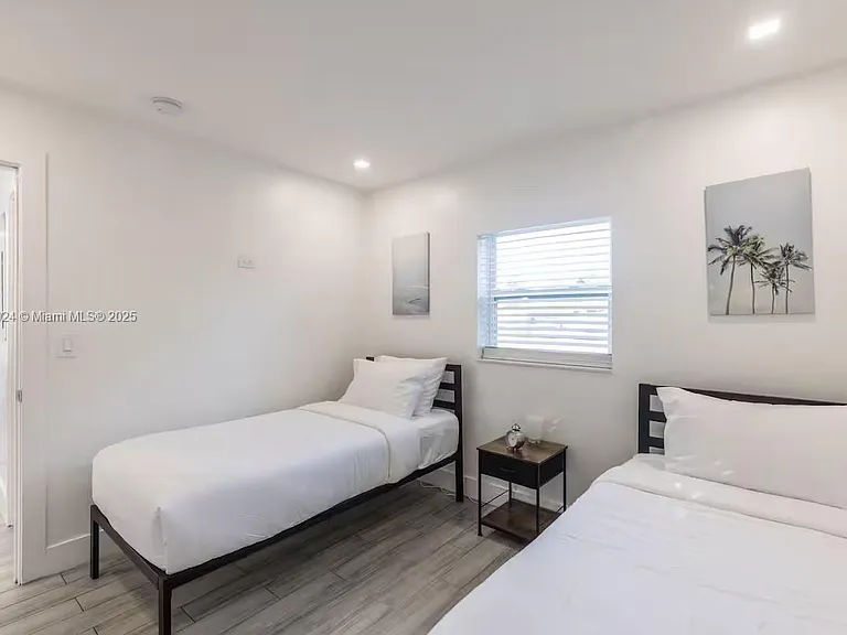 5841 NE 3rd Ave — Photo 6