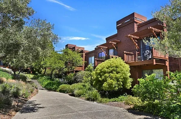 1 bed, 696 sqft, $3,150 — Photo 1