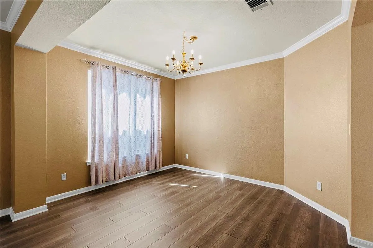 4 bed, 3.0 bath, 2817 sqft, $2,950 — Photo 3
