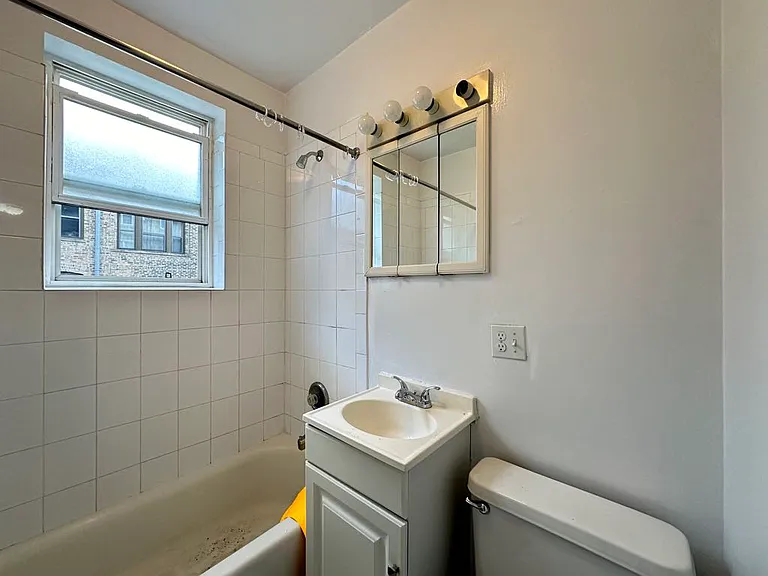 914 W Dakin St #11 — Photo 17