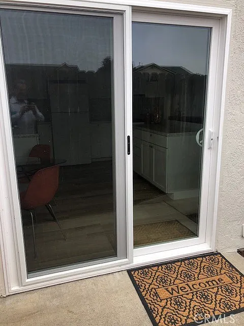 2 bed, 1.5 bath, 900 sqft, $2,500 — Photo 4