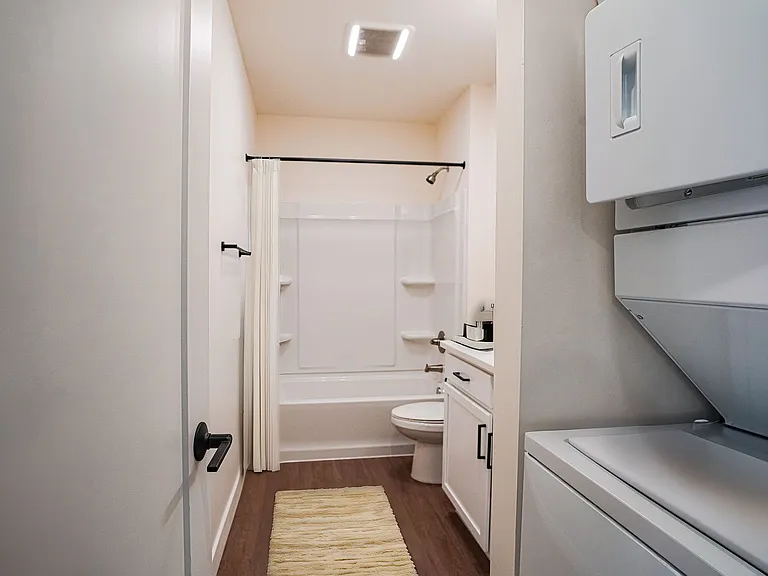 476 Taylor Apartments — Photo 36