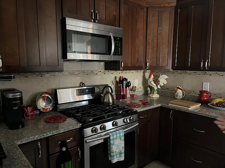67 Plaza Ave #67 — Photo 3