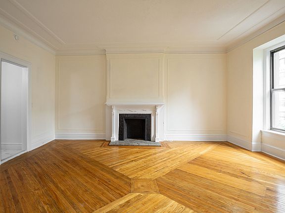 3rd image of 140 W 72nd St APT 4B