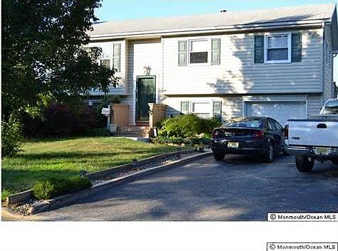 2nd image of 102 Fairway Dr