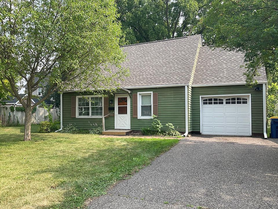 1st image of 410 9th St E