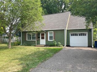 410 9th St E, Northfield, MN 55057