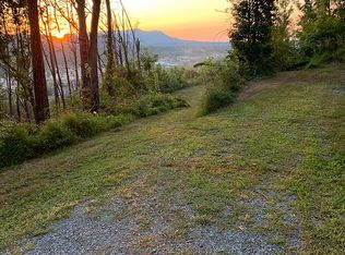 325 Laurelwood Dr, Pigeon Forge, TN 37863