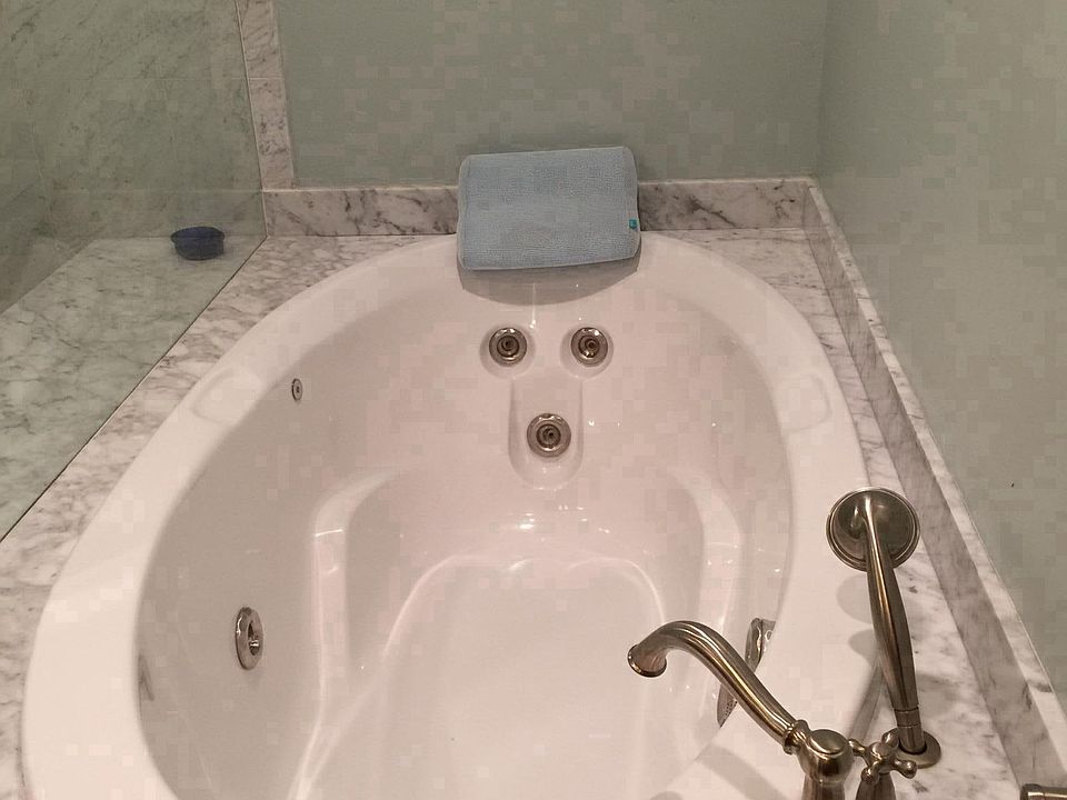 Jet tub Master bath