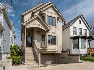 1676 N Franklin Pl, Milwaukee, WI 53202
