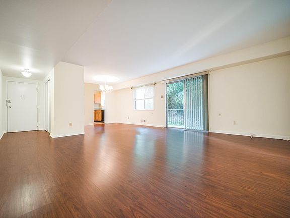3rd image of 10655 Montrose Ave APT 3