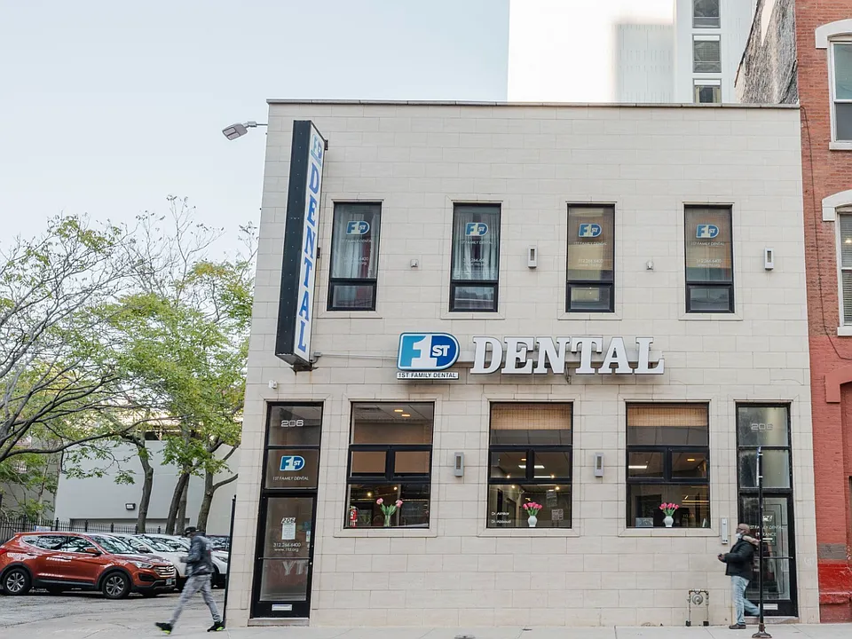 206 W Division St #2F