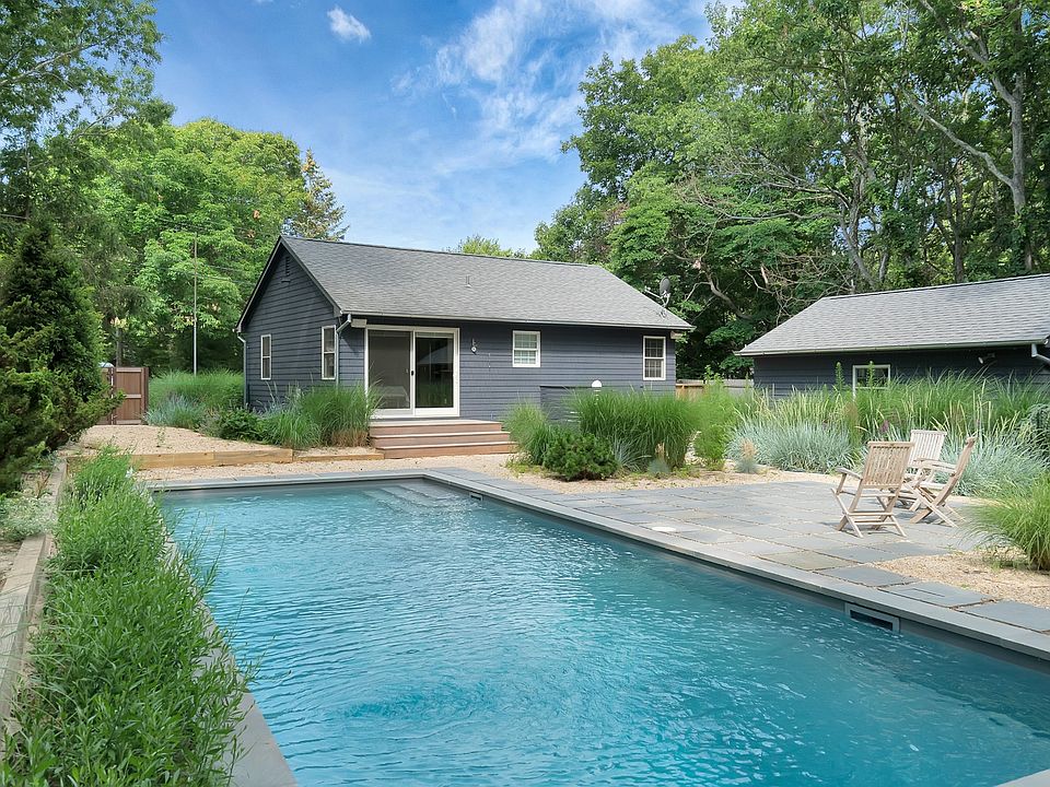 1st image of 22 Oak Dr