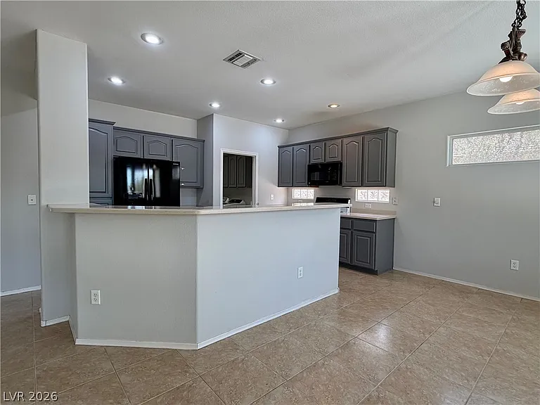 2895 Maffie St — Photo 10
