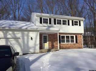 12 Stockton Ct, Clifton Park, NY 12065