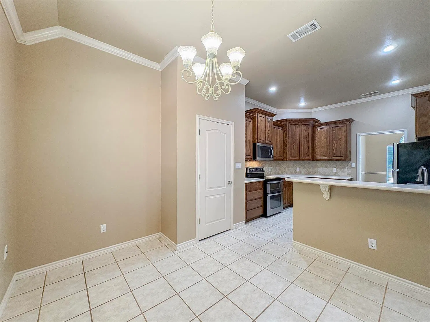 505 Marshall Dr — Photo 4