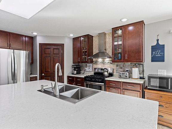5th image of 2544 Scenic Cir