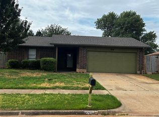 824 SE 15th St, Moore, OK 73160