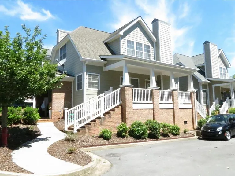 10 Charleston Ct — Photo 1