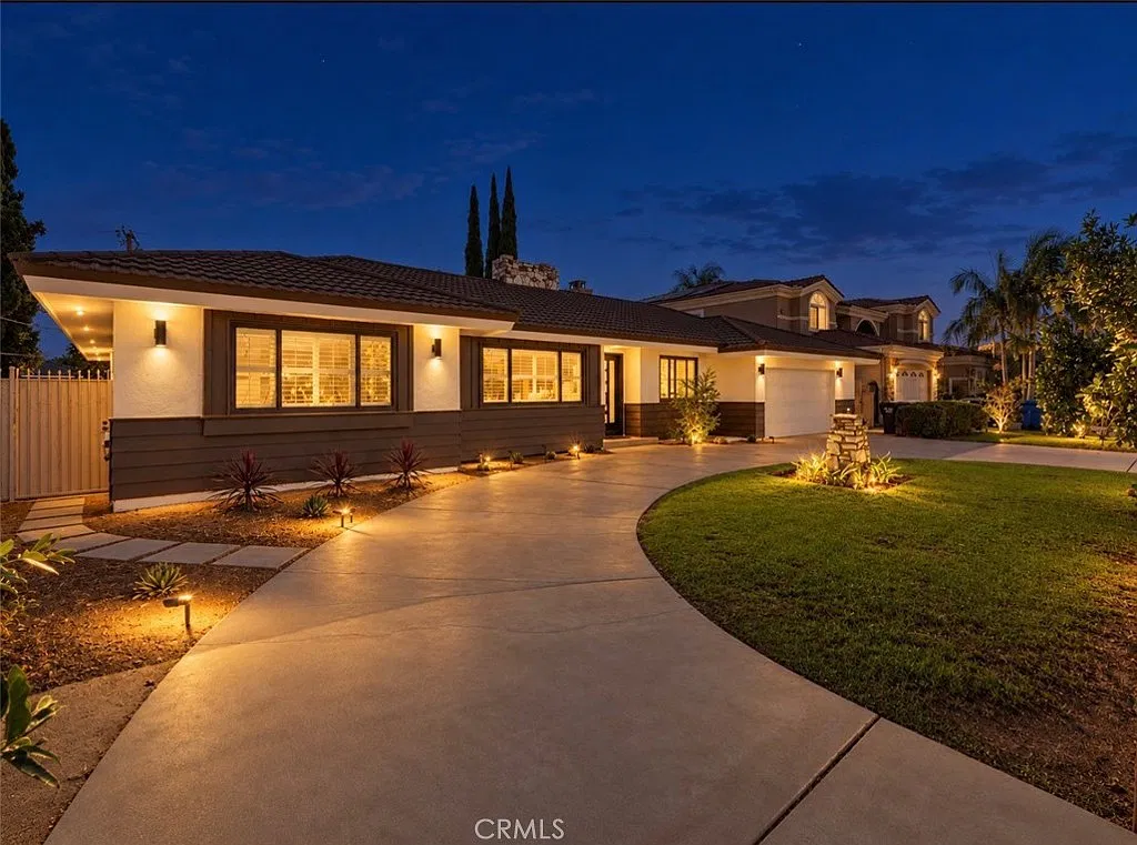 4 bed, 2467 sqft, $6,995 — Photo 4