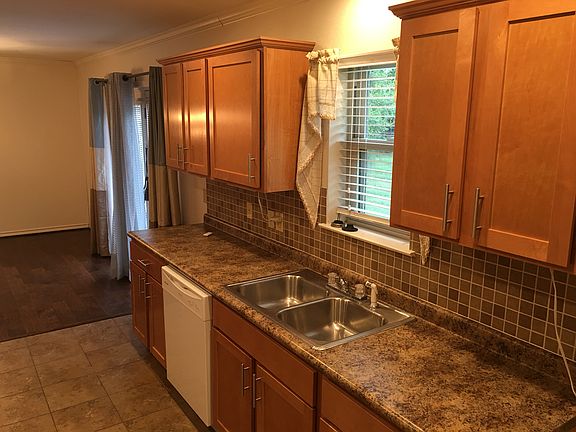 5th image of 1108 Cozby St E
